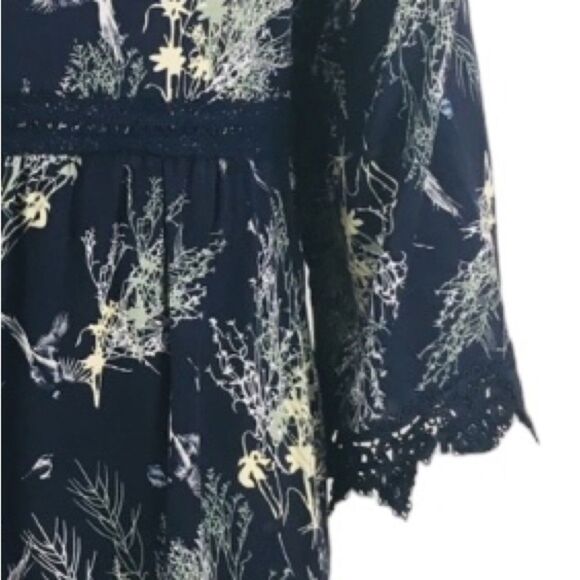 Hazel Lace Trim Boho Chic Bird Print Blouse Top Blue hi-lo hem Women’s Medium - Picture 3 of 10